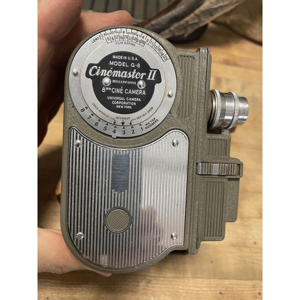 Vintage Universal Cinemaster II 8mm Cine Movie Camera Model G-8, in case